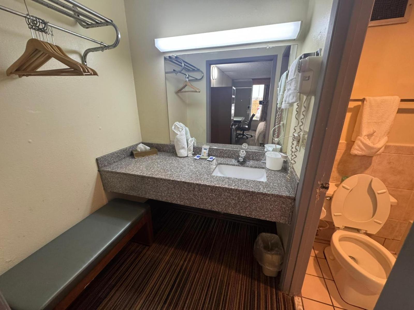 Discovery Inn Лафаєт Екстер'єр фото