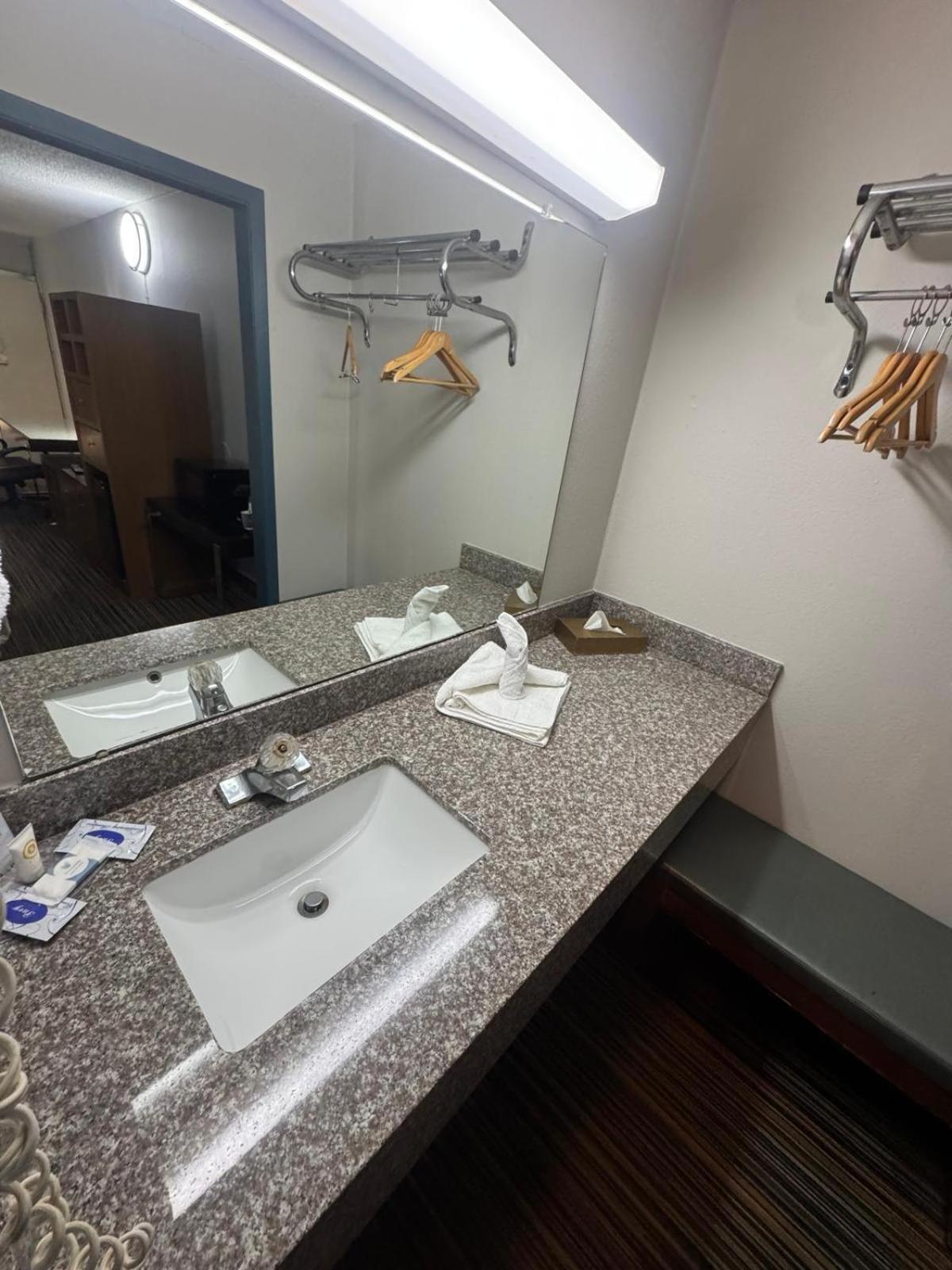 Discovery Inn Лафаєт Екстер'єр фото