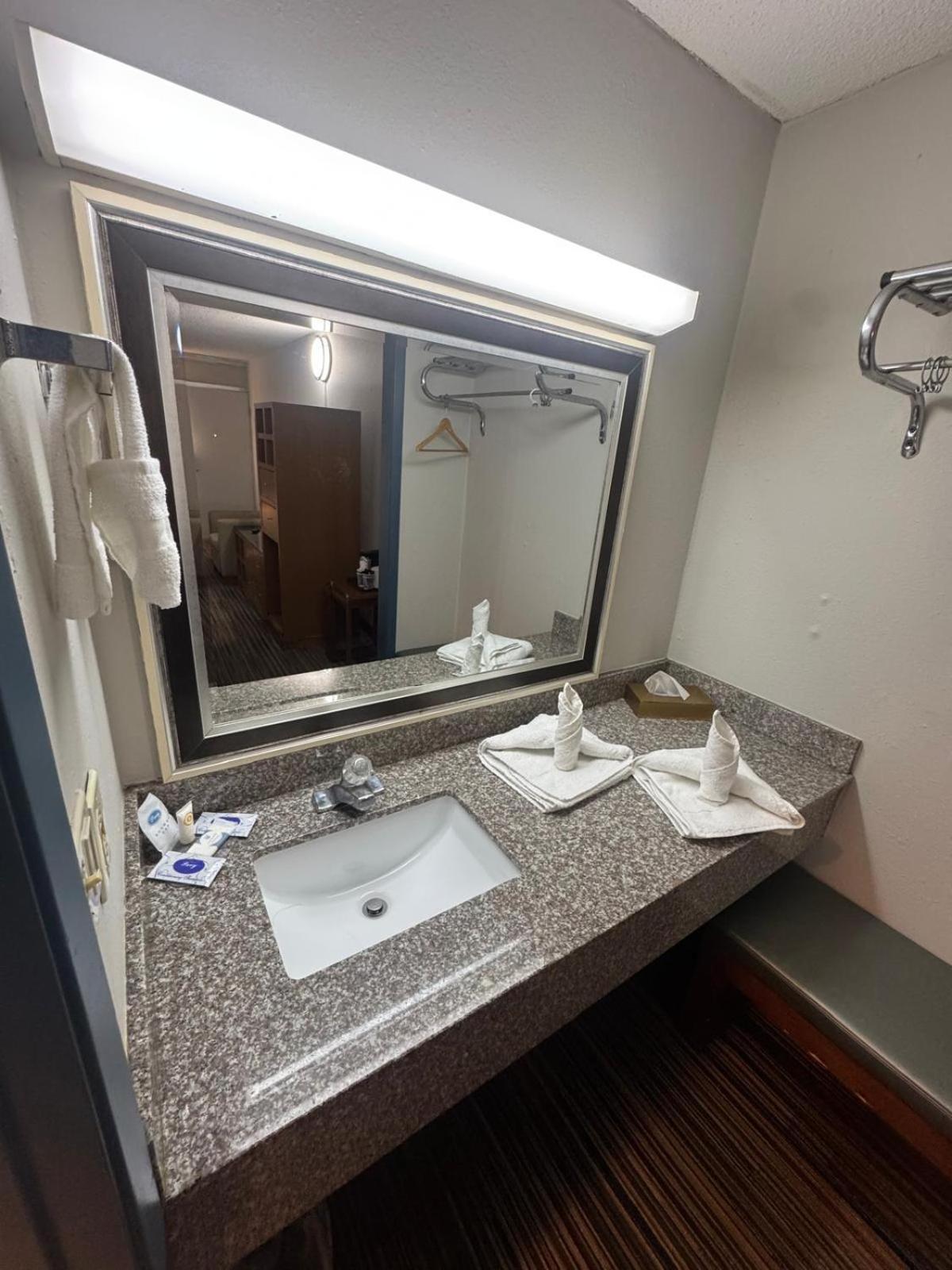 Discovery Inn Лафаєт Екстер'єр фото